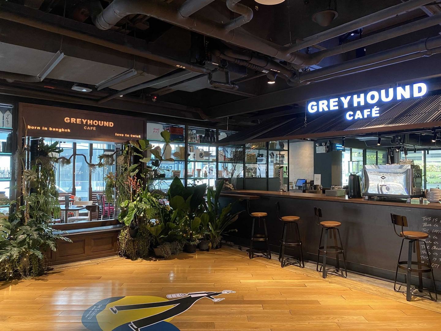 GREYHOUND-CAFE